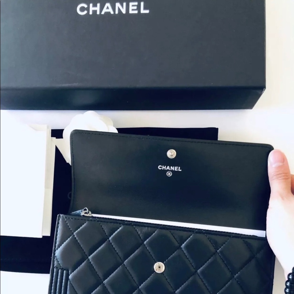 AUTHENTIC Chanel Black Quilted Lambskin Wallet - Picture 4 of 7